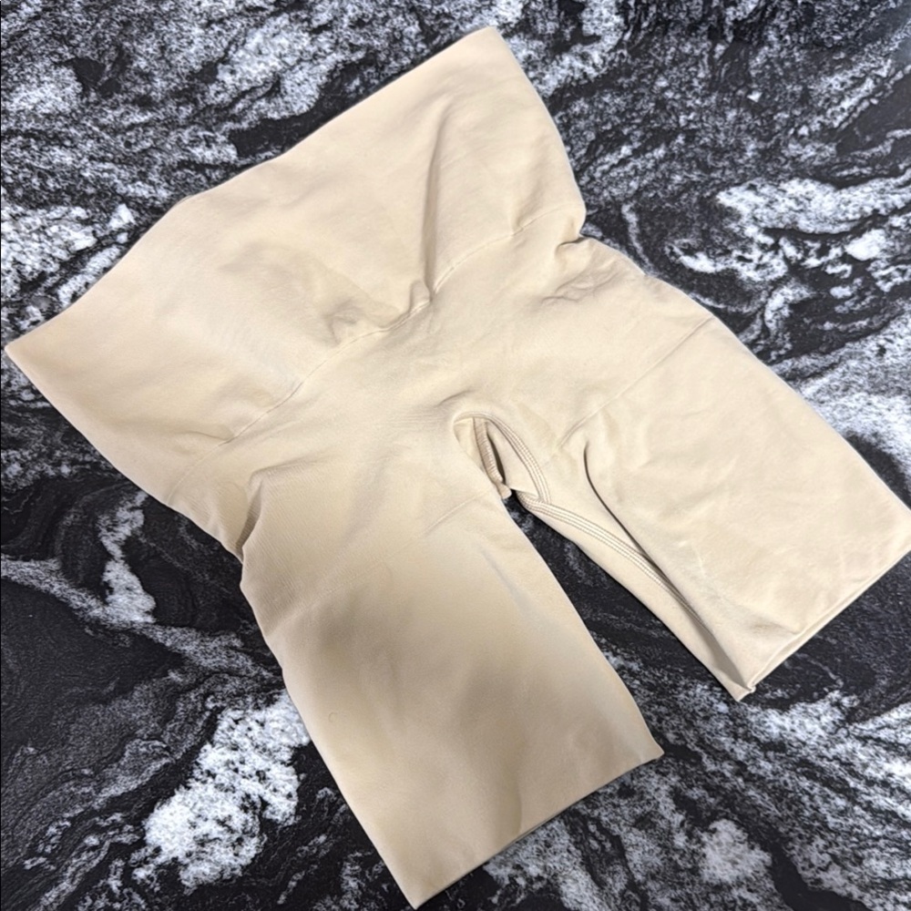 SKIMS Seamless Sculpt BUTT LIFTING SHORTS Sz S